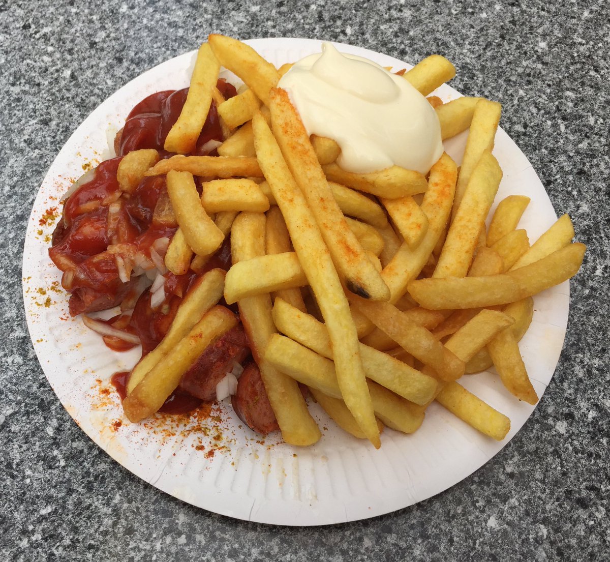 michael__arlt's tweet photo. #Currywurst essen bei #HansWurst in #Kassel #Rothenditmold https://t.co/wYZCyczUMb