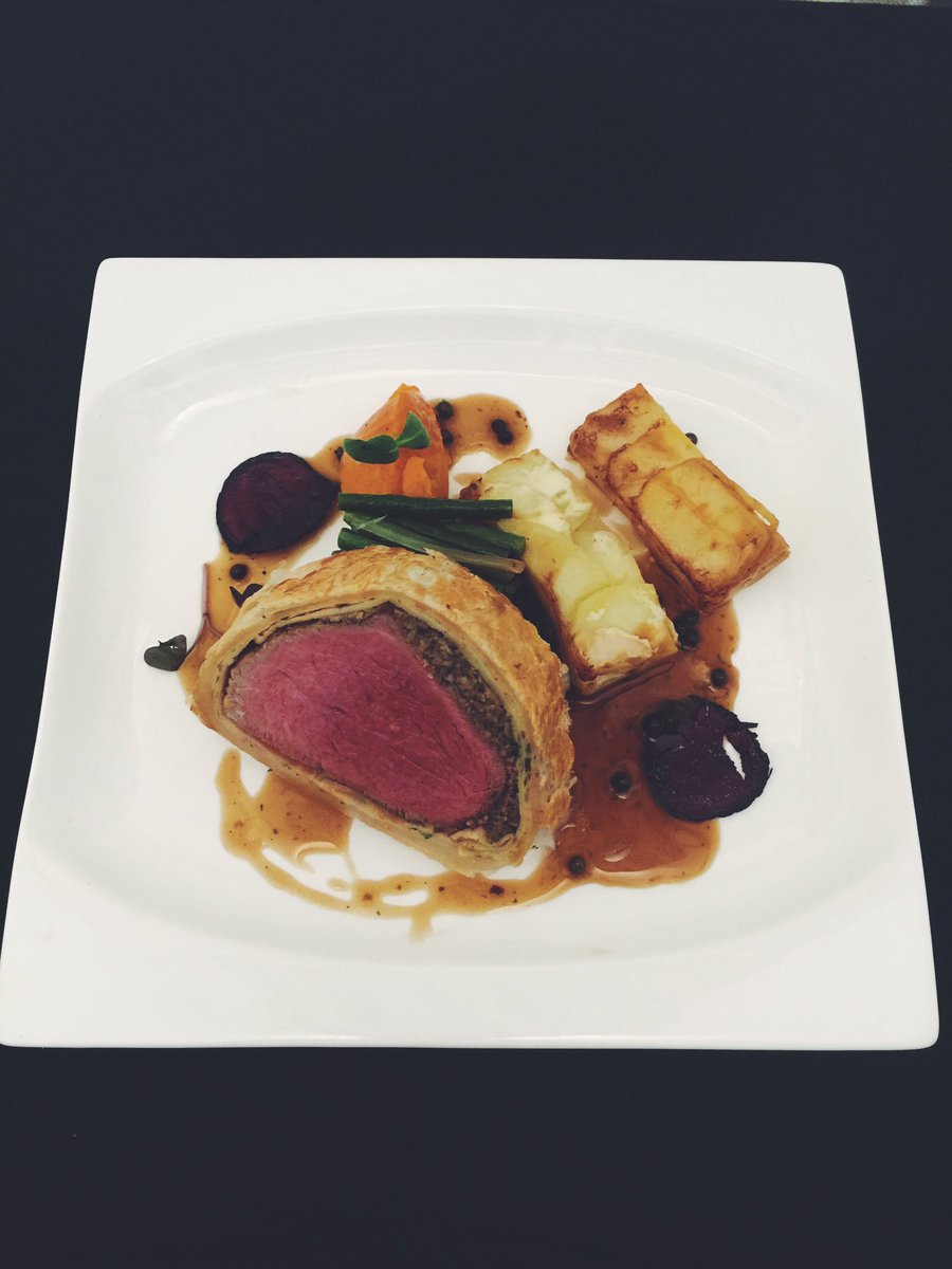 SnakatakUK's tweet photo. Whilst making over 8,000 dishes during #IOW2016, we still managed to produce #VIP dishes for backstage artists 🍴❤️ https://t.co/4eBlkn1qm7