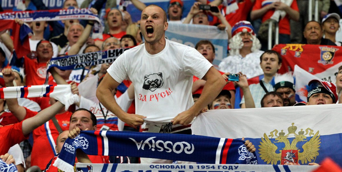 Fan_2_Football's tweet photo. #Vidéo Les hooligans Russes avaient organisé un « casting » avant l'#Euro2016 ! https://t.co/CvJa2Cwx0y #Folie https://t.co/CxeMKn4qq7