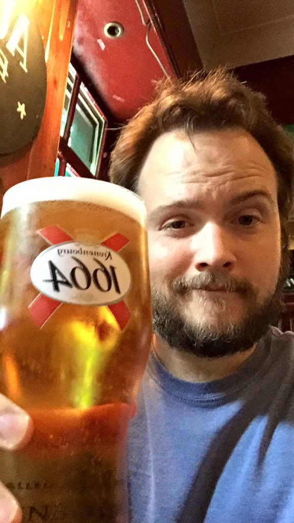 incognitbeau's tweet photo. "Cheers, love! The cavalry's here!" #HelloFromLondon #jetlagged https://t.co/61Th3URxNY
