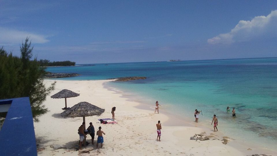 gucci_danny12's tweet photo. Best place to be sucks that im leaving 💔😪 #gradweek2016 #bahamas 🇧🇸 https://t.co/9N0idaA8AP