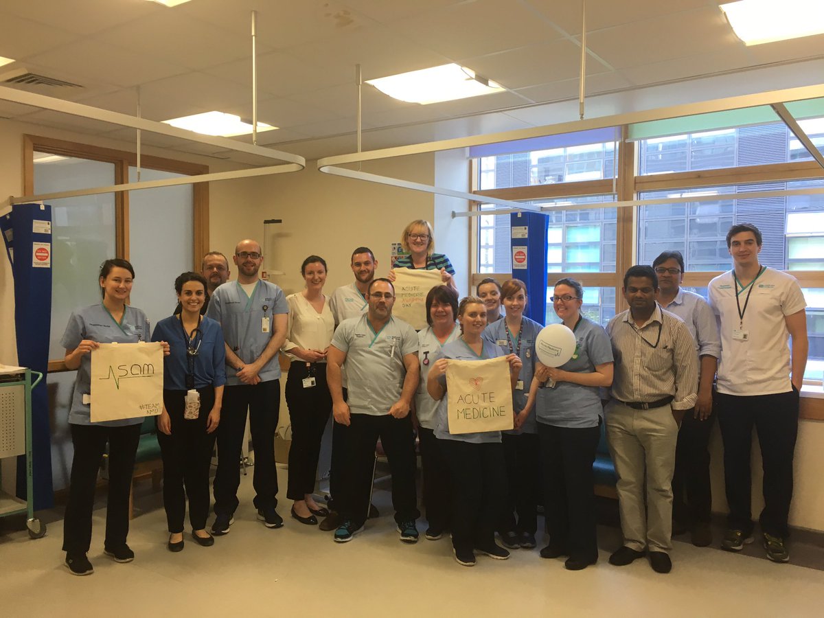 AcuteMedicineNI's tweet photo. #AMAD16 #teamamu Altnagelvin celebrating with buns and fun! https://t.co/UPIUeeCYSG