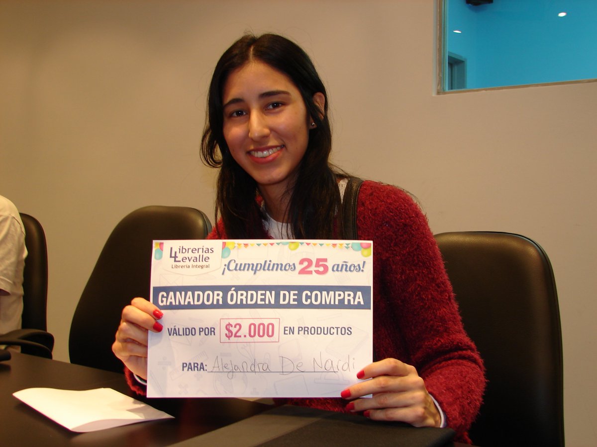librerialevalle's tweet photo. Les presentamos a los ganadores (valientes) de las ordenes de compra de $1000 y $2000  que se animaron a la foto: https://t.co/TuLhOzp6xV