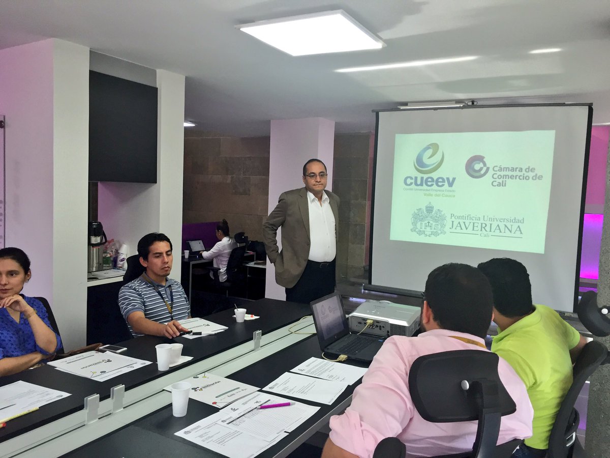 anitafierro's tweet photo. La mesa de salud del #CUEEV se reúne en la Of. De Transferencia y Comercialización de CTI @camaracali @OteroAnFel https://t.co/YOzFmMj3PP