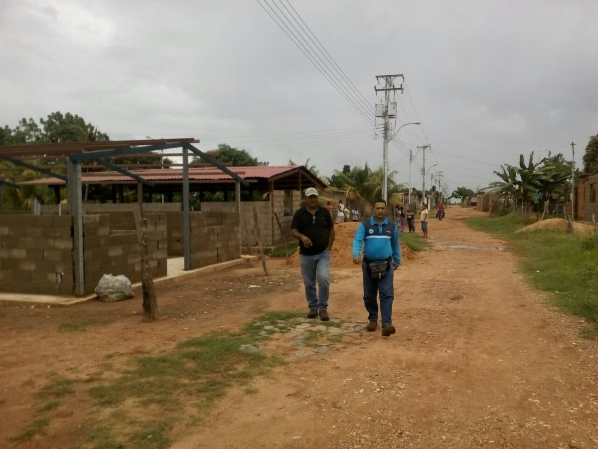 gobmonagasve's tweet photo. Equipo de @servimgob inspeccionó construcción x  @yelitzePSUV_ de 41 viviendas en El Nazareno I #Maturin https://t.co/plvWucVkXp #Monagas