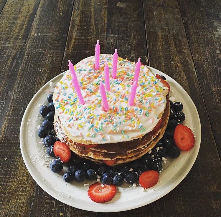 lucyhale's tweet photo. Oh. OKAY. Funfetti pancakes for me 🙋🏻 thanks A. I love you. https://t.co/b5RDJdMxAS