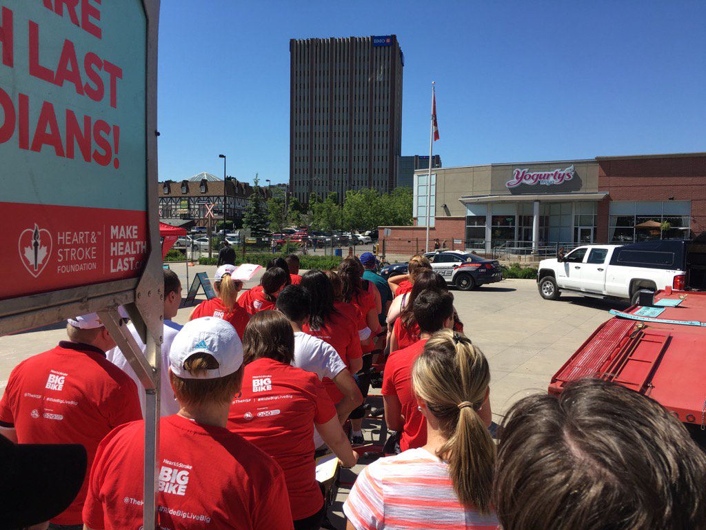 TOGregSmith's tweet image. Ready to pedal the Big Bike with @Crawford_News team in Waterloo.