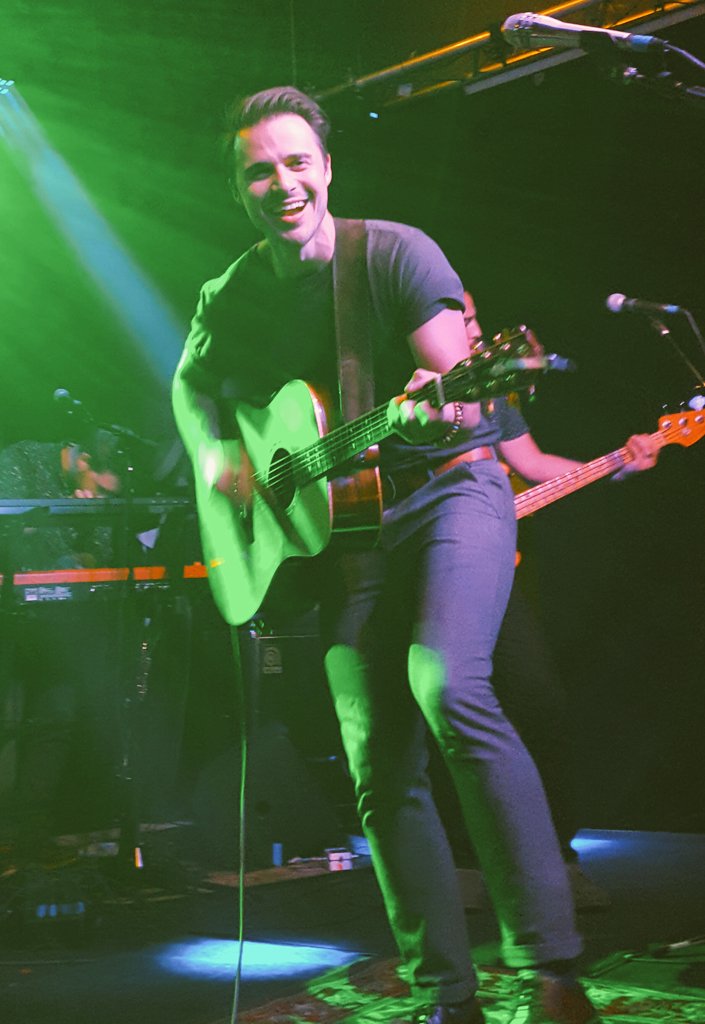 chezza5646's tweet photo. @KrisAllen you're an amazing artist & put on one hell of a show! Thank you so much! #voiceofanangel #broadberry #RVA https://t.co/ig5tVCq5sy