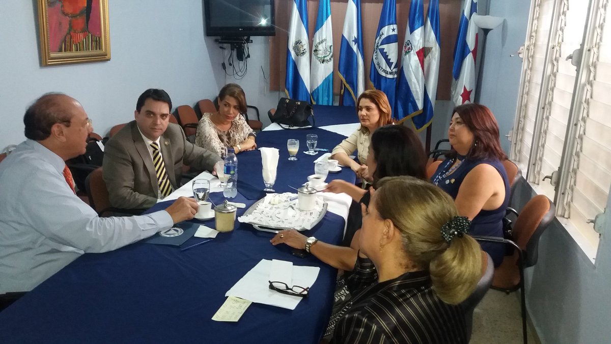 Presidente <a href="/PARLACEN/">PARLACEN</a> <a href="/jaalvaradoc/">José A. Alvarado</a> sostienen encuentro en Santo Domingo con diputados/as de la Bancada Dominicana