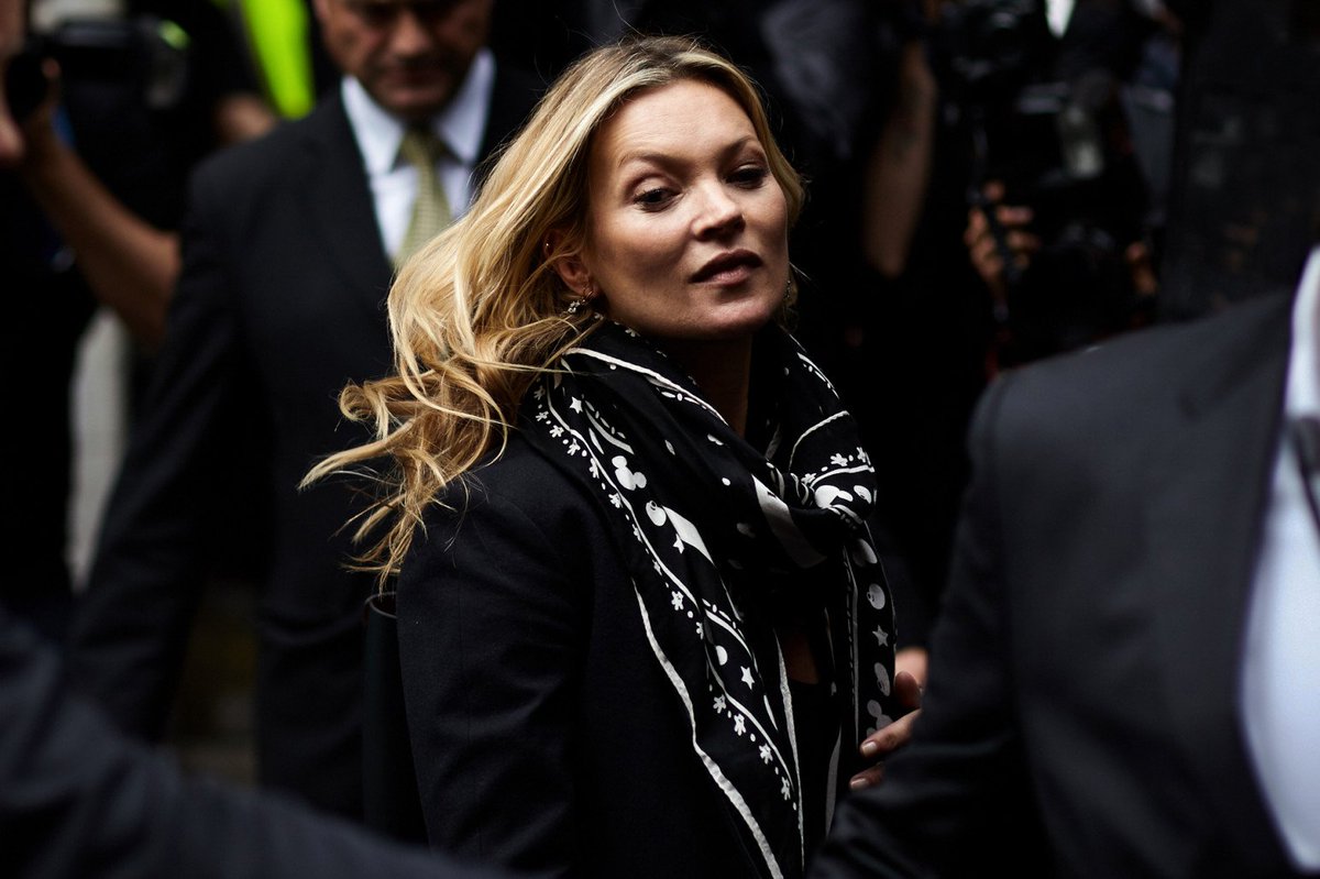 wmag's tweet photo. Kate Moss and more street style stars show off their best looks in London: https://t.co/cOa8fzY5TH https://t.co/VwVpo0XIPI