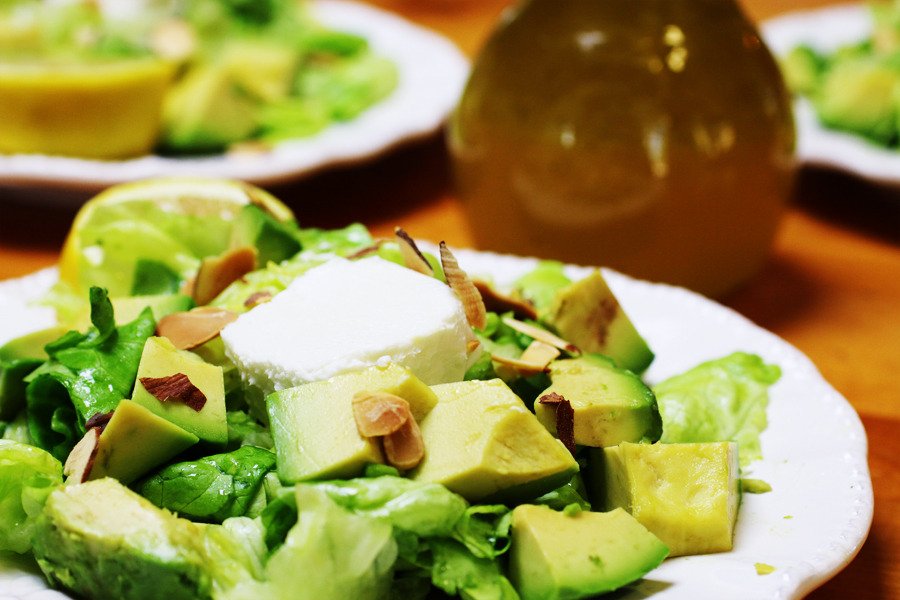cheerykitchen's tweet image. Avocado Butter Lettuce Salad with Lemon Vinaigrette bit.ly/1SXhMSO