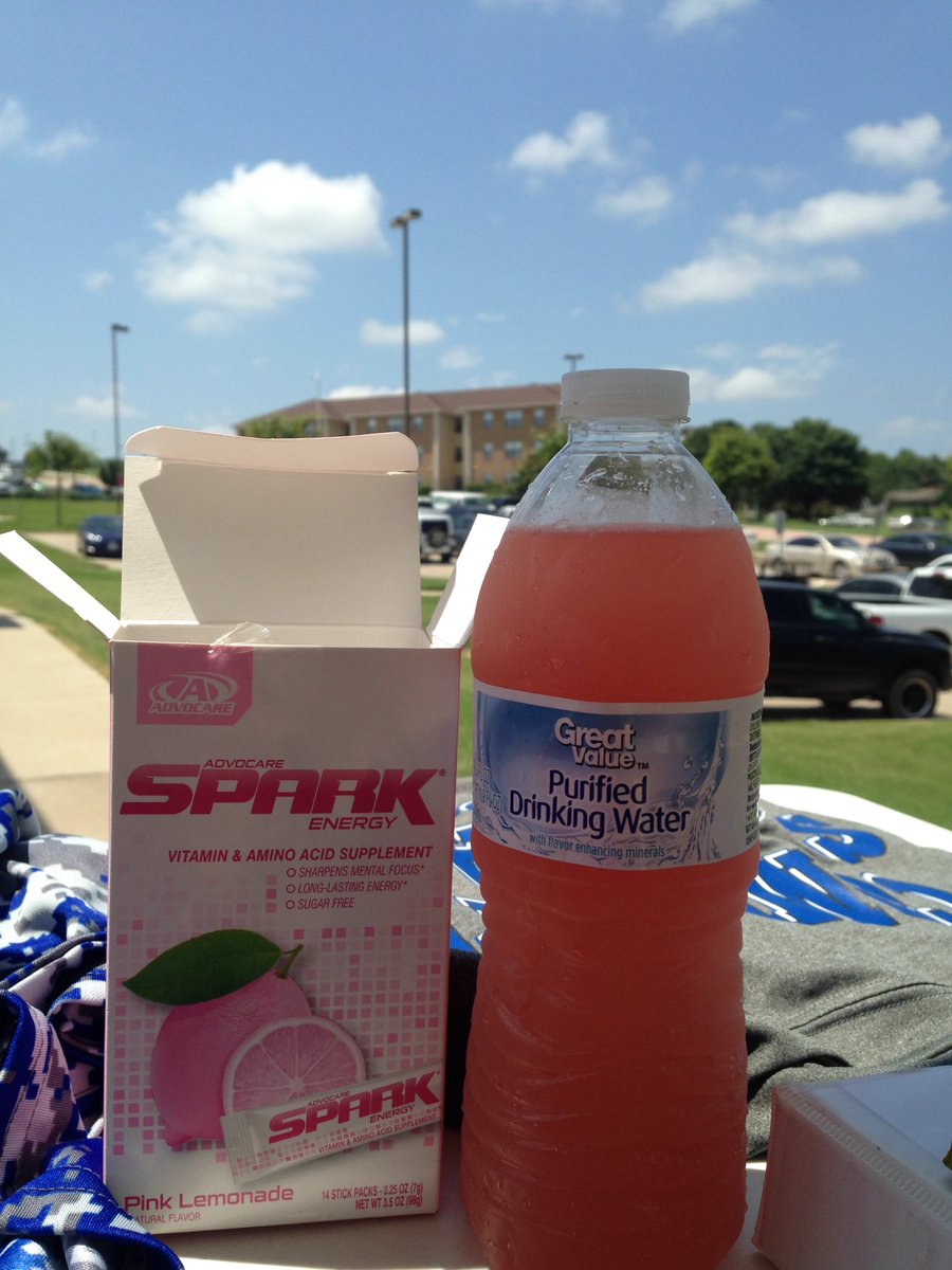 rawchampions1's tweet photo. Nothing beats Pink lemonade on a hot summer day in Texas!🇨🇱☀️😎 #spark #15calories https://t.co/MhpQ2udr8p https://t.co/IOPNScYQo5