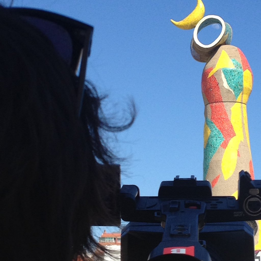 lafamiliabarris's tweet photo. Hem caçat la Lluna! Dona, Ocell i Lluna al #ParcdeJoanMiró #NovaEsquerraEixample @Bcn_Eixample https://t.co/I6Tj0vPnhu