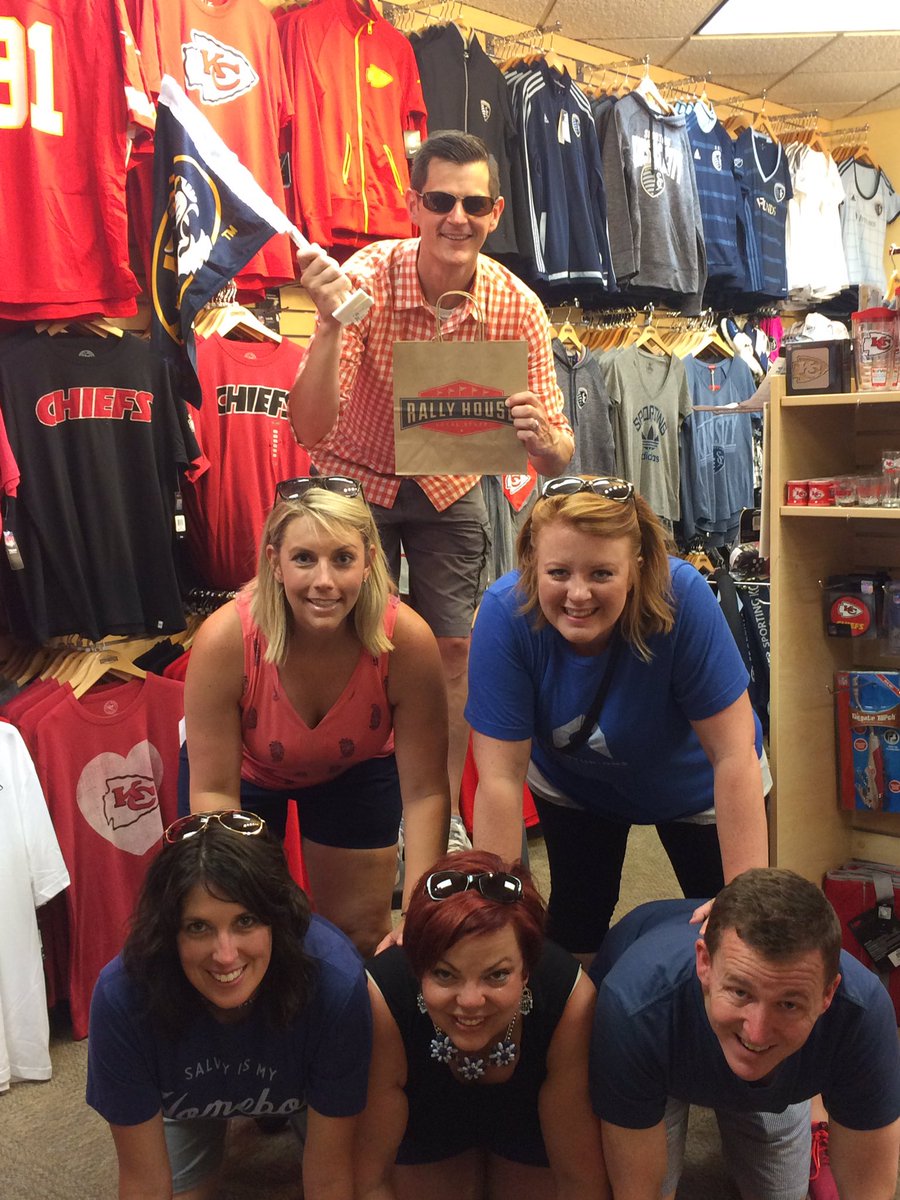 vm_herring's tweet photo. @CenturionsKC #finditdoitkc #teamnamedontmattah #leadchallenge9 thanks to @RallyPlaza https://t.co/3dAoC1F2x8
