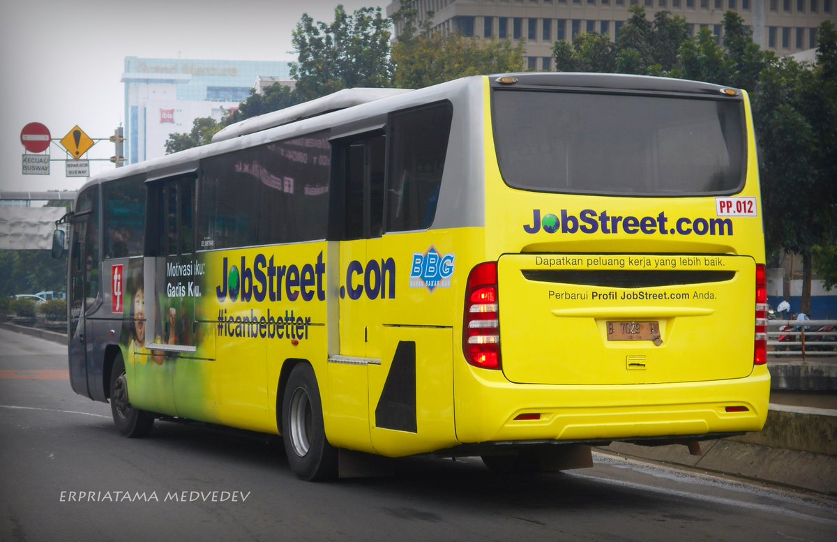Pasang Iklan Di Transportasi Bus Damri Bandara