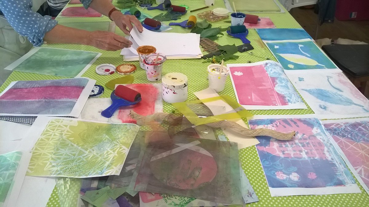 artmanship's tweet photo. Beautiful #gelliprinting @intraarts with @printedwonders for #moveandmake @WendyDaws @IconTheatreUK @katiefcharlton https://t.co/F1zor78F7K