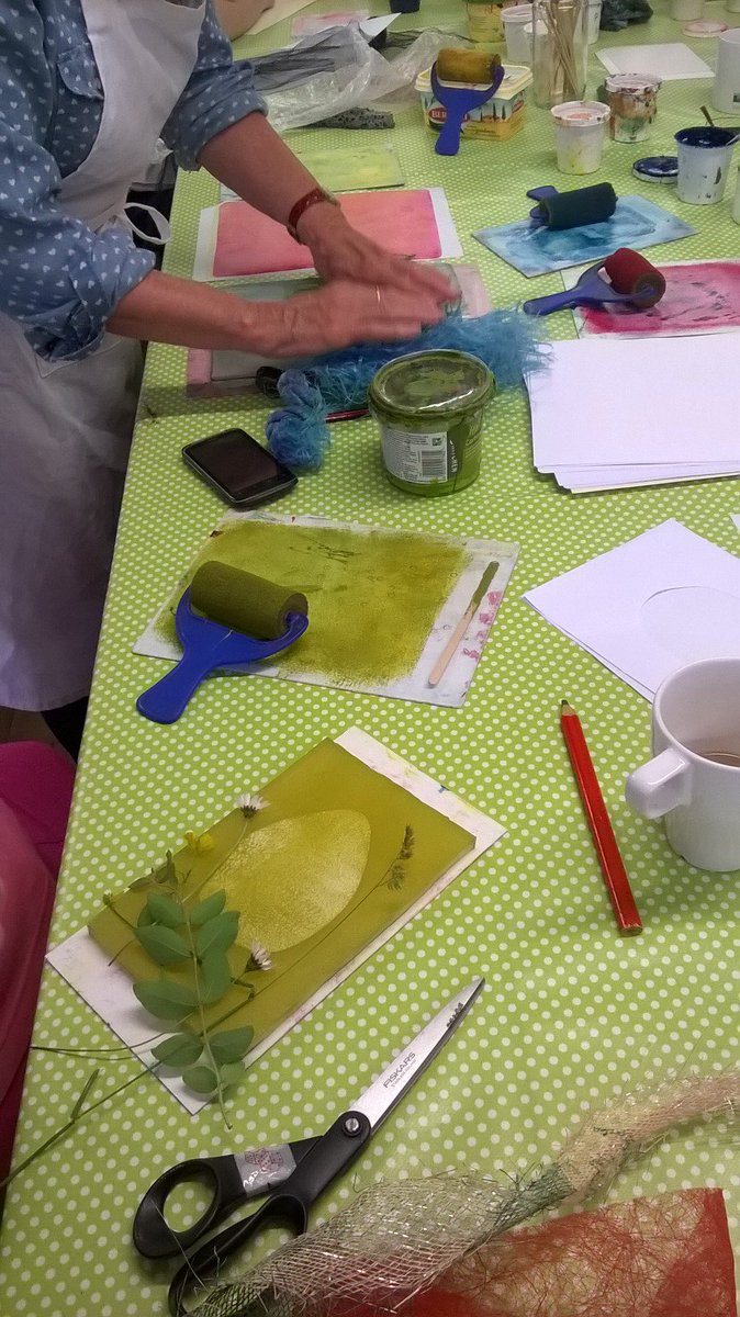 artmanship's tweet photo. Beautiful #gelliprinting @intraarts with @printedwonders for #moveandmake @WendyDaws @IconTheatreUK @katiefcharlton https://t.co/F1zor78F7K