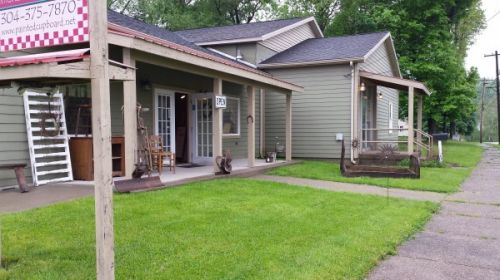 AreaRoundtable's tweet image. 4,800 sq. ft. of #retail or #mixeduse for sale in #Willamstown, #WV: tinyurl.com/hw2u3hu