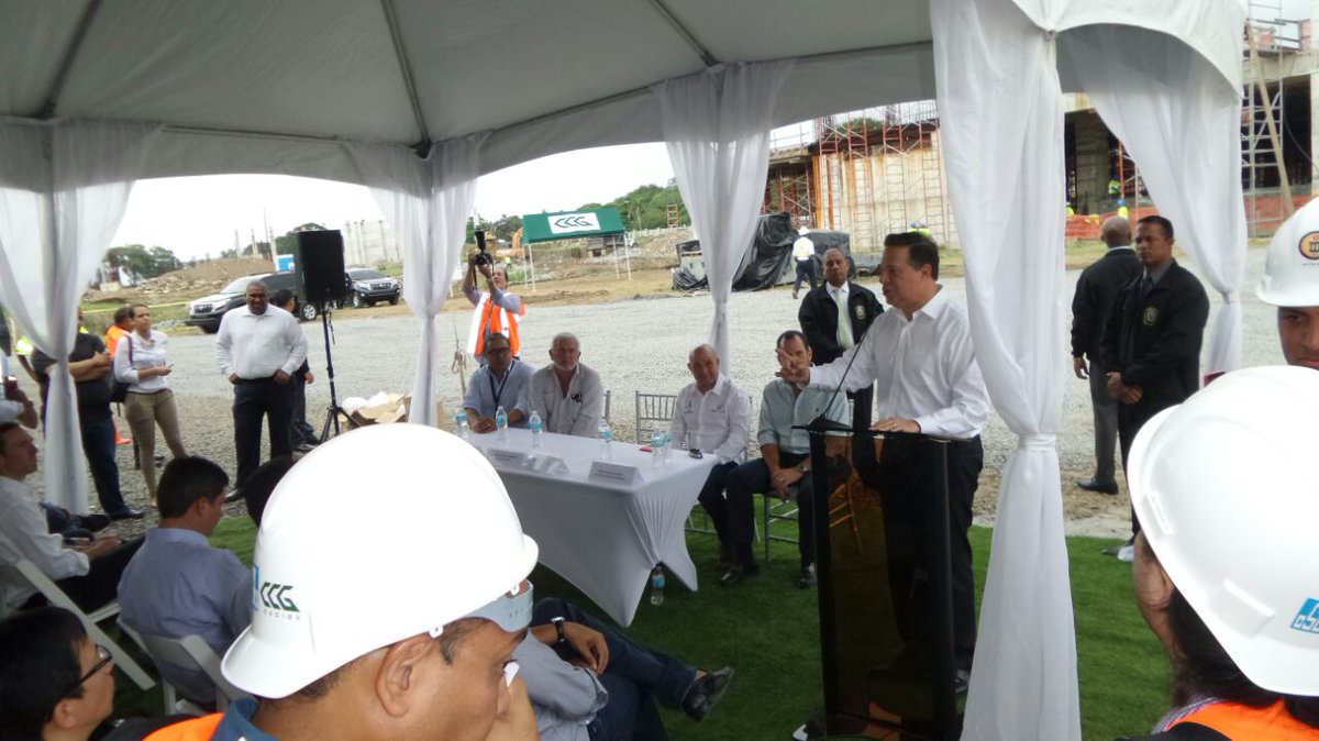 Presidente de la República <a href="/JC_Varela/">Juan Carlos Varela</a> visita obras de construcción del nuevo centro de convenciones Amador.