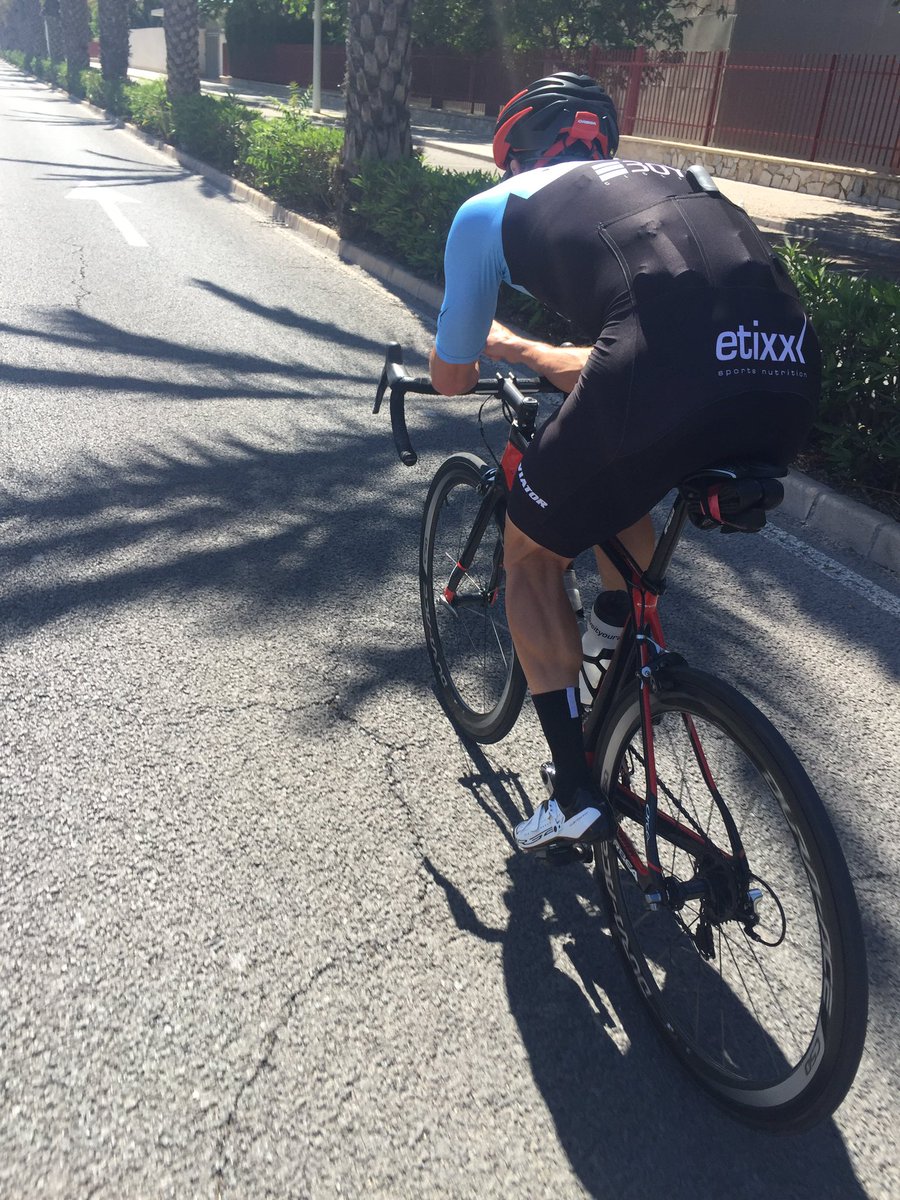 jcnu_'s tweet photo. nuevo mono @Viator_Es enhorabuena ,en especial a @_enriquebike .brutal es poco. @boyertriathlon @Orbea @EtixxES https://t.co/O3p8xgGwI2