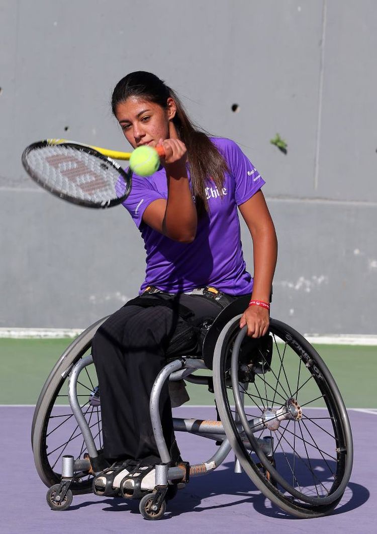 Teleton's tweet photo. ¡Felicitaciones a los tenistas @robinmendezf y @MacaCabrillana por clasificar a los Juegos Paralímpicos de Río! 👏👏🇨🇱 https://t.co/ys7N2ps3Hy