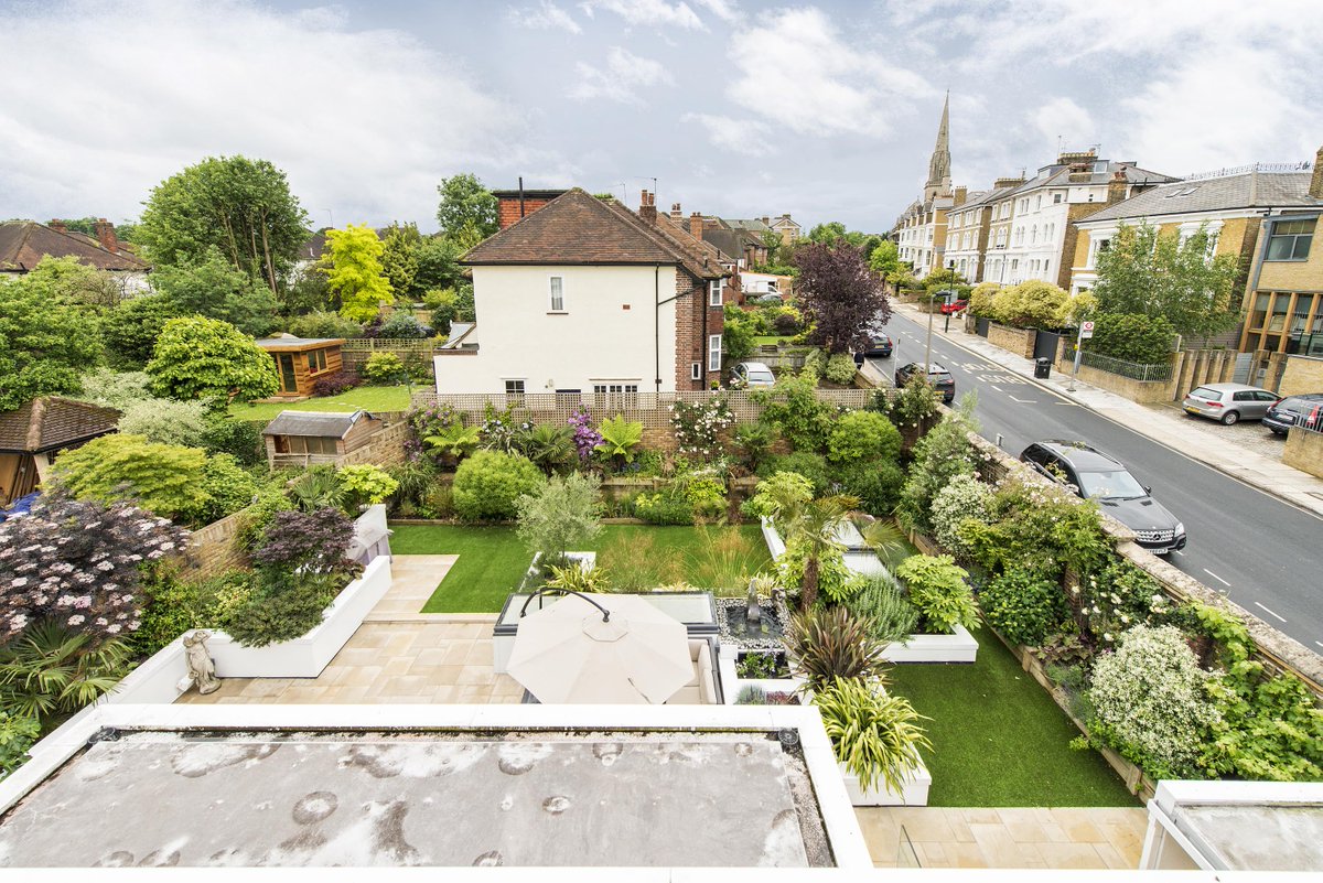 All we need is more sunshine now! #freshphoto #gardens #summer #London #sunshine #exteriors #outdoors