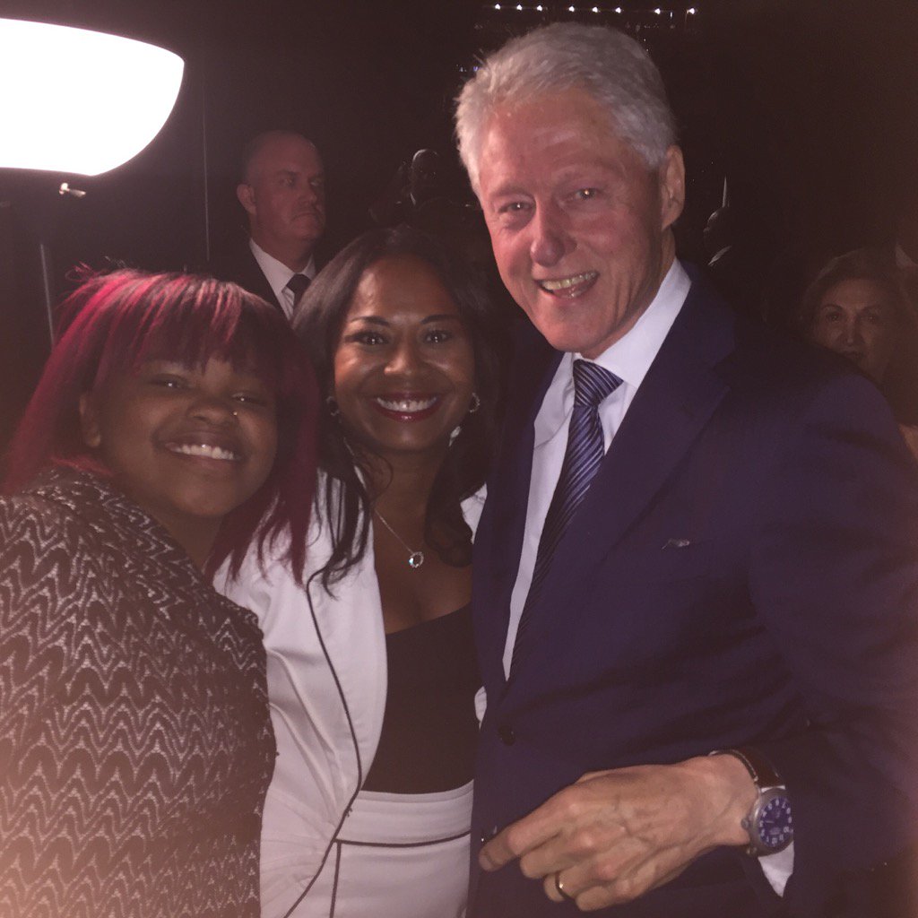 JamesBrownGirl's tweet photo. @billclinton such a pleasure reminiscing about my dad James Brown. #MuhammadAlifuneral https://t.co/kR9teK4WEe