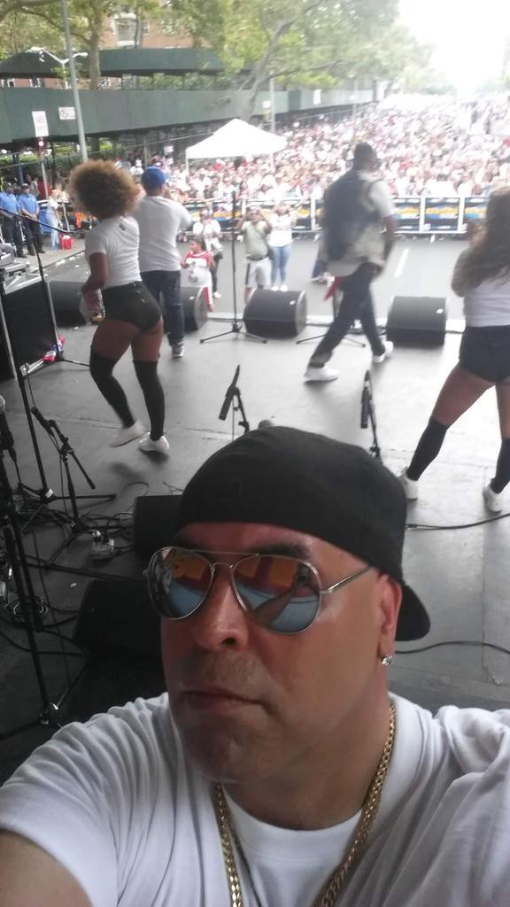 alejand87963167's tweet photo. #CASTROYGAMBINO.#TEAMCNG.💯💯💯💯#SPANISHHARLEM.#116FEST. https://t.co/scKMUdcSYA