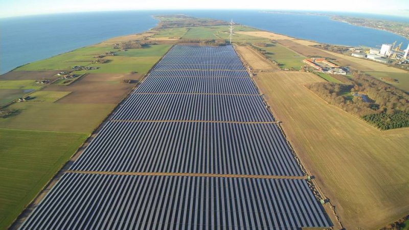 MikeHudema's tweet photo. Scandinavia's largest #solar power park opens in #Denmark https://t.co/jecLzLj8xF ☀️ #ActOnClimate #renewables https://t.co/dlMTcylvxb