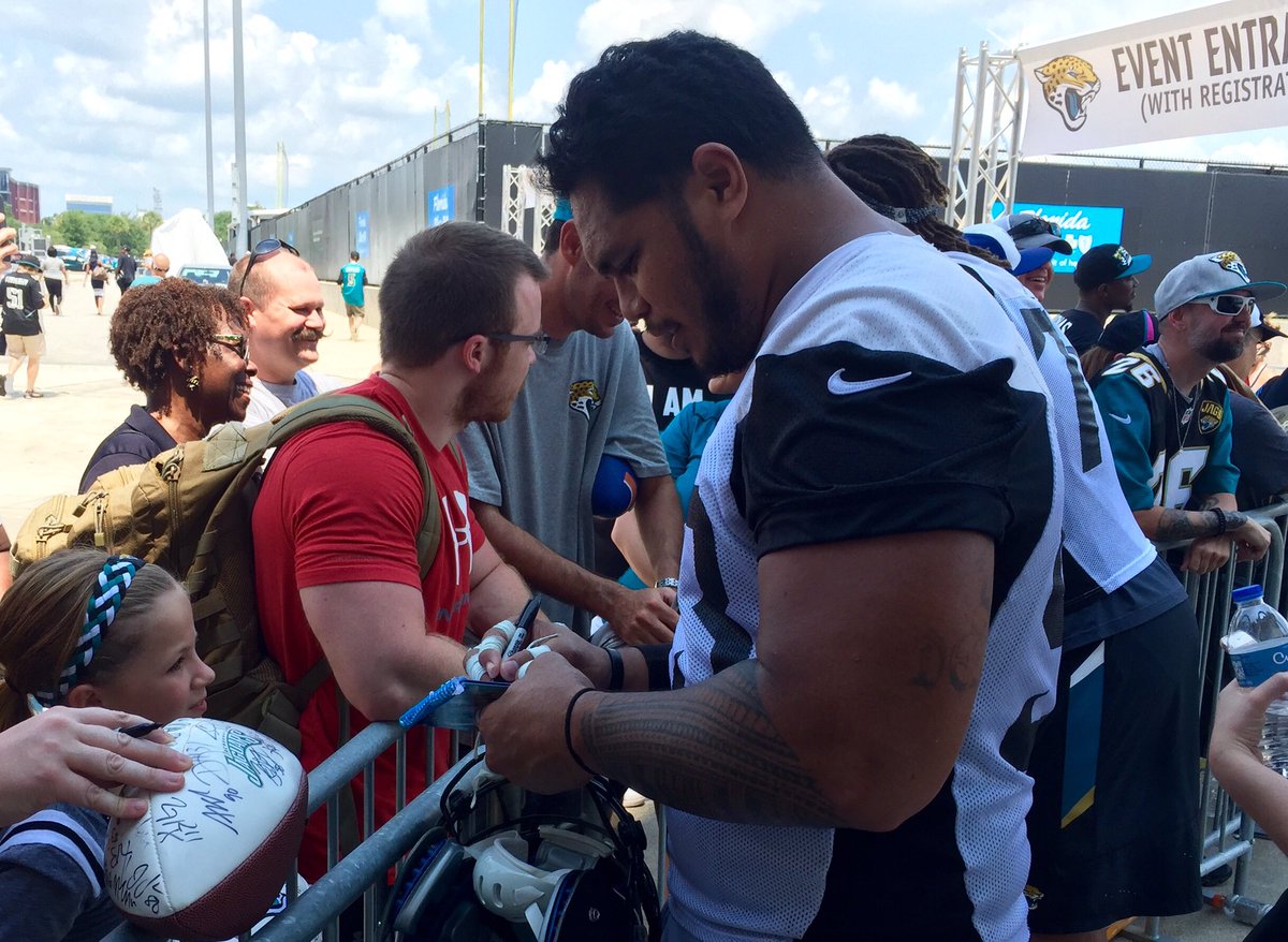 Jaguars's tweet photo. Mean on the field.

Friendly off of it. https://t.co/MQBiP4aegL