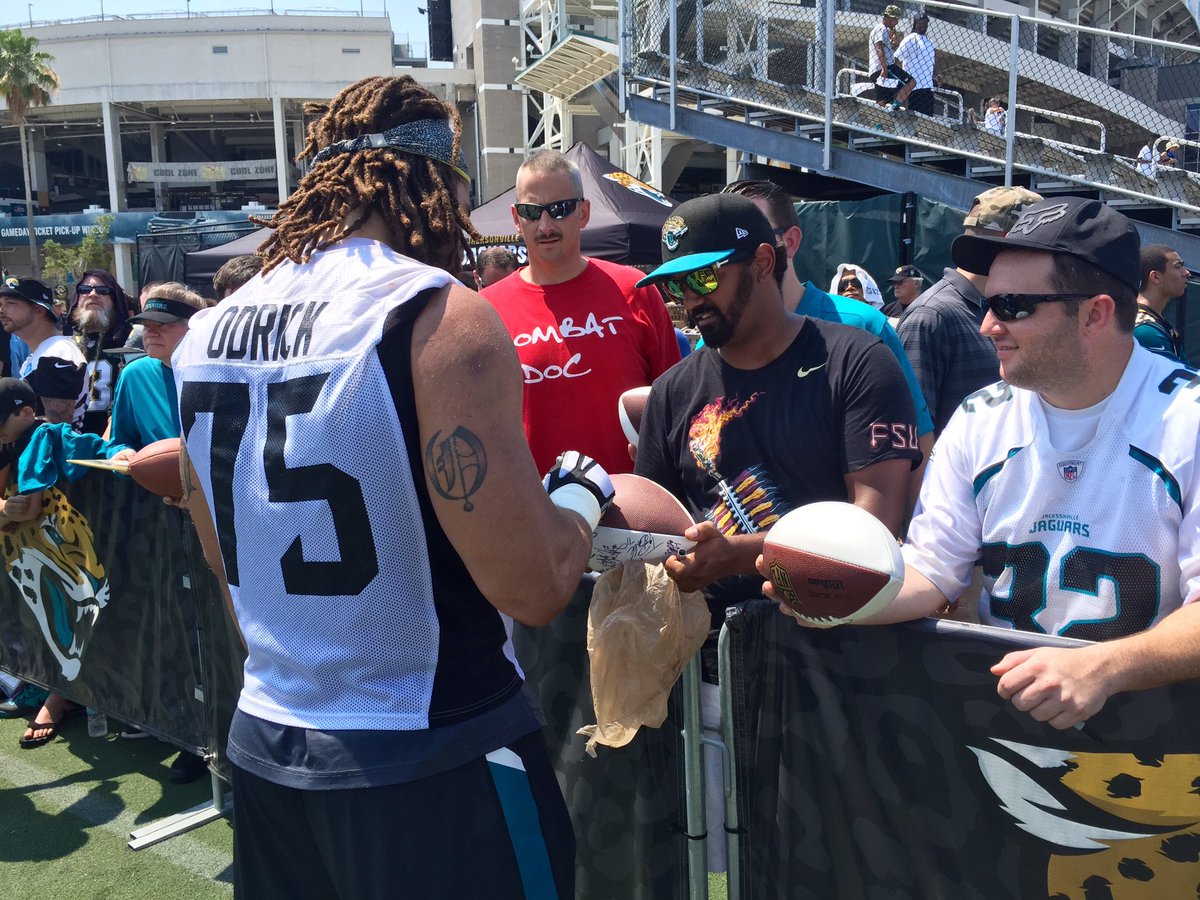 Jaguars's tweet photo. Mean on the field.

Friendly off of it. https://t.co/MQBiP4aegL