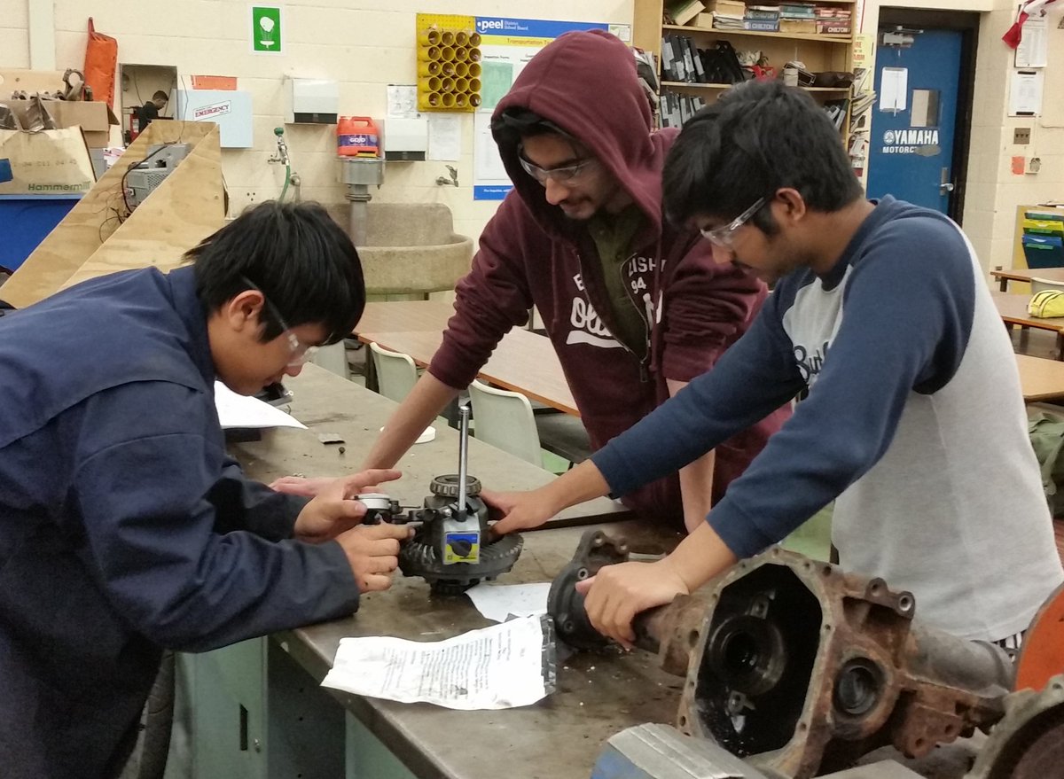 MrBarberTFSS's tweet photo. #TFSSauto Gr12 Final Summative Challenge #9 - front differential. #backlash #runout #clearance #math #measurement https://t.co/gzgD6GnSzV