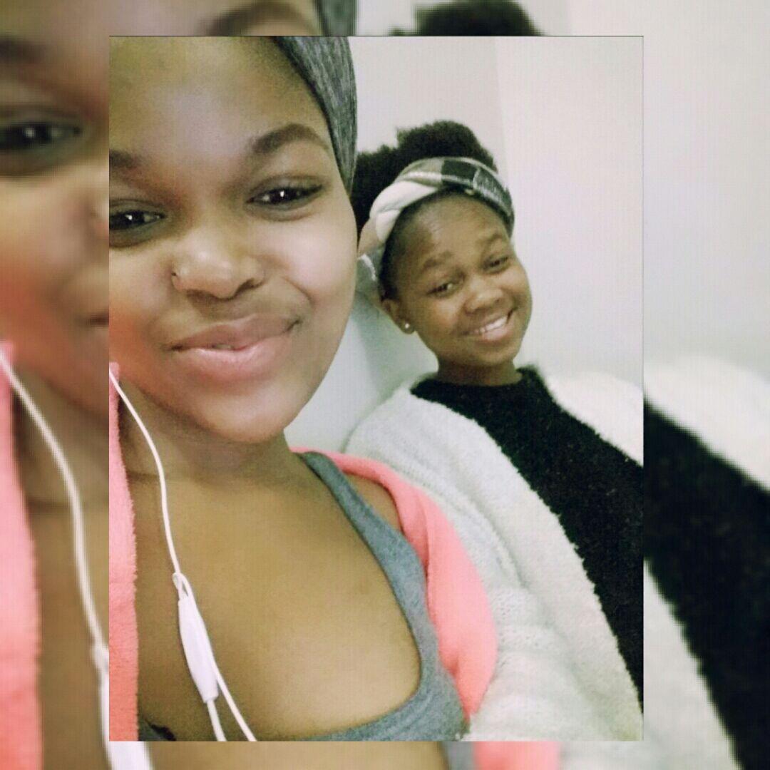 Bee_Ceza's tweet photo. Gosh am I gona miss this child... I love you chomi #twining #friendship @Zubenathi_Angel https://t.co/Dqu37Xextv