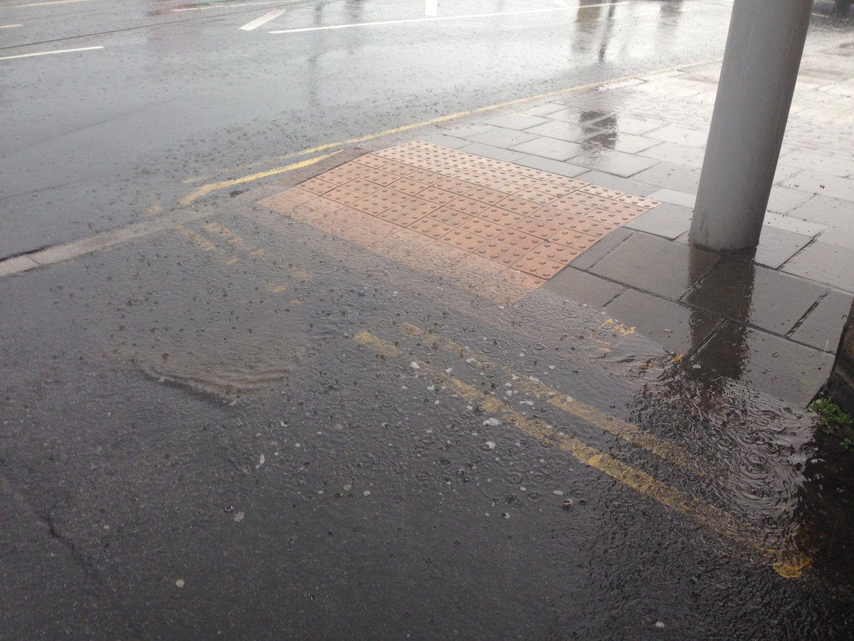 nottinghamarena's tweet photo. Anyone else forgot their umbrella? π #puddleproblems #longjump https://t.co/h7rpCtSndW