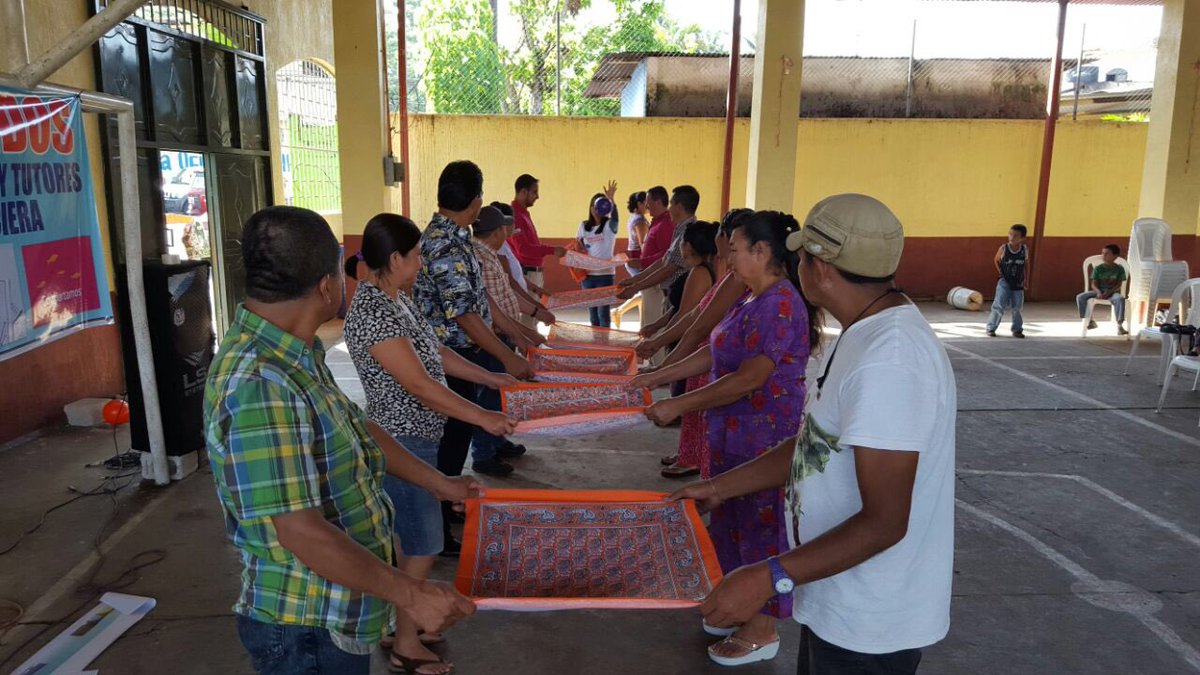 EpCGuatemala's tweet photo. Sesión Familia y Tutores, junto a nuestros amigos de Compartamos Guatemala. ¡Seguimos formando mejores ciudadanos! https://t.co/lh3naVBnUg