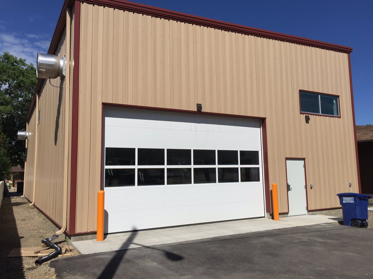SilverlineSC's tweet photo. The new Ambulance Garage for #swiftcurrent Ambulance. More pics coming soon to https://t.co/1QDcTxXbiV @City_SC https://t.co/dlhEXaHx8R