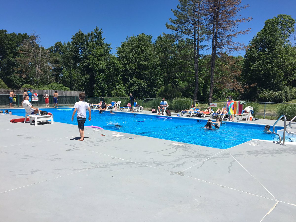 8rinaldi's tweet photo. M/S picnic! Days like this make teaching so difficult...@PoughkeepsieDay #mspds https://t.co/oS3HIQuRlt