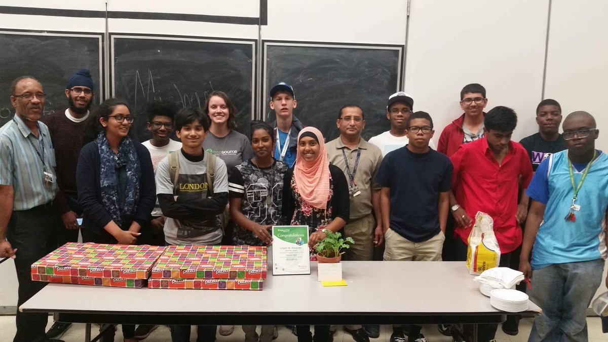 MsRNijjar's tweet photo. Congrats @LMAecolynx for winning gold @PDSB_eco certification! @LincolnAlexSS @LincolnSac @cpace0328  @PeelSchools https://t.co/4CWGgsuO7r