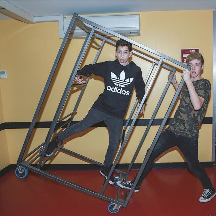 MAGCONUpdates's tweet photo. Blake Gray via Instagram:
"Our faces look like we just saw someone bring some food in the room 😍😍😍 @brandonrowland" https://t.co/1oGMtReIbe