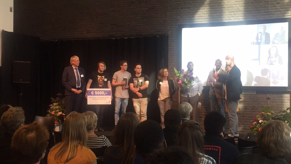 ROC_MN's tweet photo. En de winnaar van Innovatieprijs ROC Midden Nederland 2016 is @StdntsToBsnss! Gefeliciteerd!! https://t.co/u9cuKGnrAP