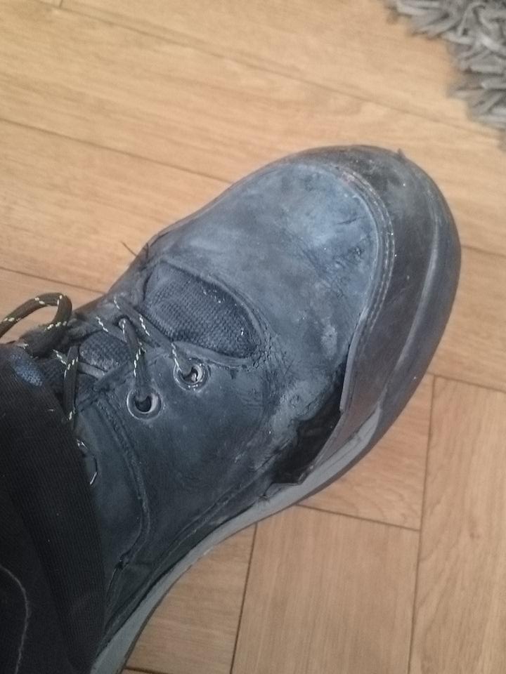 GEMpropertyserv's tweet photo. @scruffsworkwear hi I bought the game boots around 27 March and they have split and the stitching failed https://t.co/q0YpIzp2PG