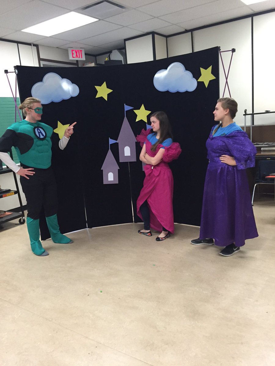 Aquadude is letting Wasteina and Garbagina know that they need to be more #ecosmart.