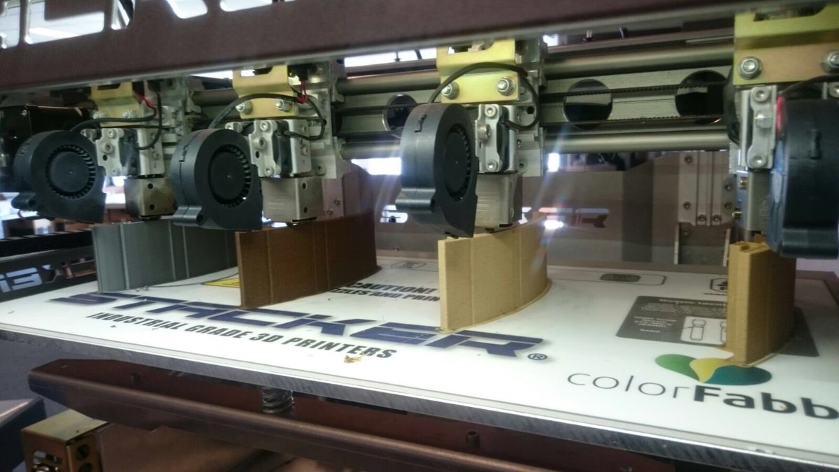 ColorFabb's tweet photo. Four #3dprinting filaments on one #3dprinter: #PLA/PHA, #corkFill, #woodFill &amp; #bambooFill on the @STACKER_3D https://t.co/9QNRzzuXuK
