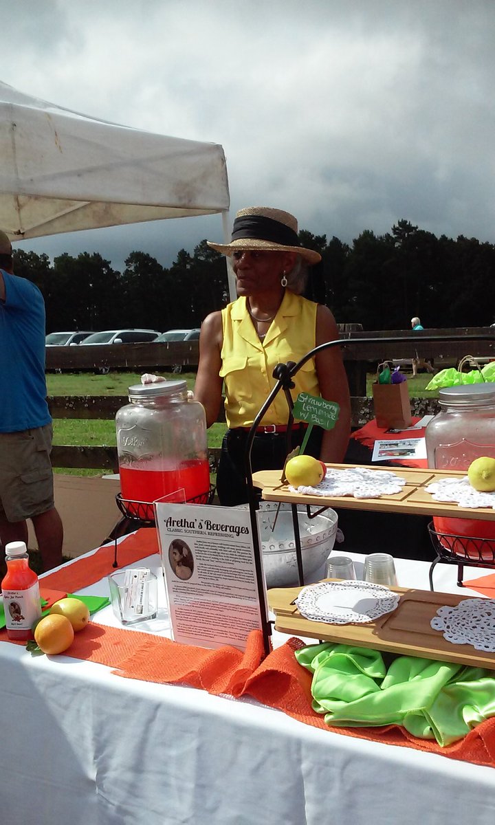 sweetsouthblue's tweet photo. Aretha's beverages has an awesome spiced punch! #farm2home2016 #argrown #ARMade #buylocal https://t.co/iGmUE9Dhg6