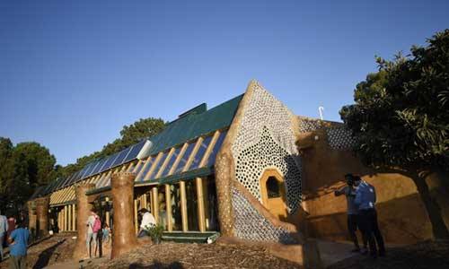 Vive_Eco's tweet photo. Uruguay: Jaureguiberry pueblo de 400 habitantes la 1er escuela pública totalmente autosustentable de Latinoamérica# https://t.co/QYqDKx8Wlt