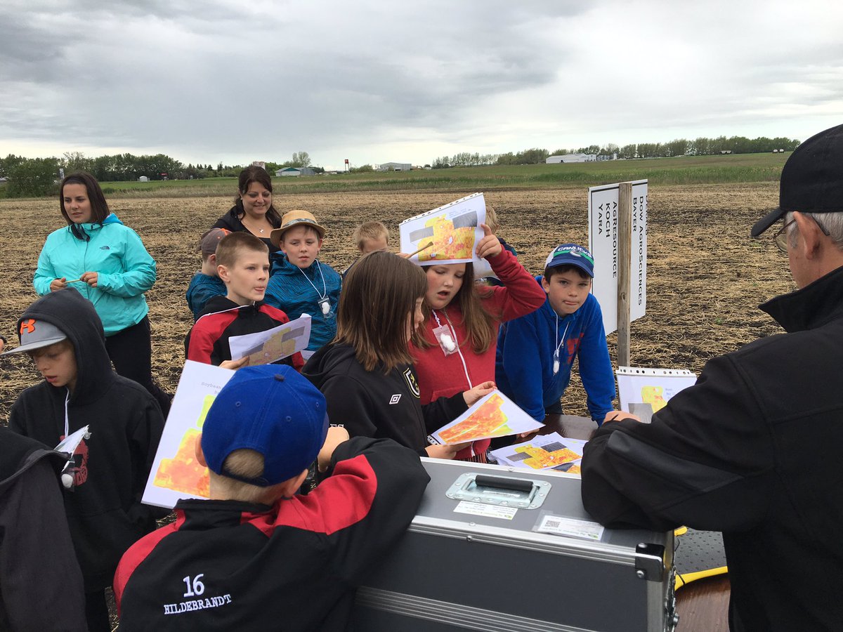 TerryAberhart's tweet photo. Teaching kids about #drone tech, interpreting #ndvi field maps #precisinag #learnag @sensefly @KevinShearer3 https://t.co/CiGpY6TPuY