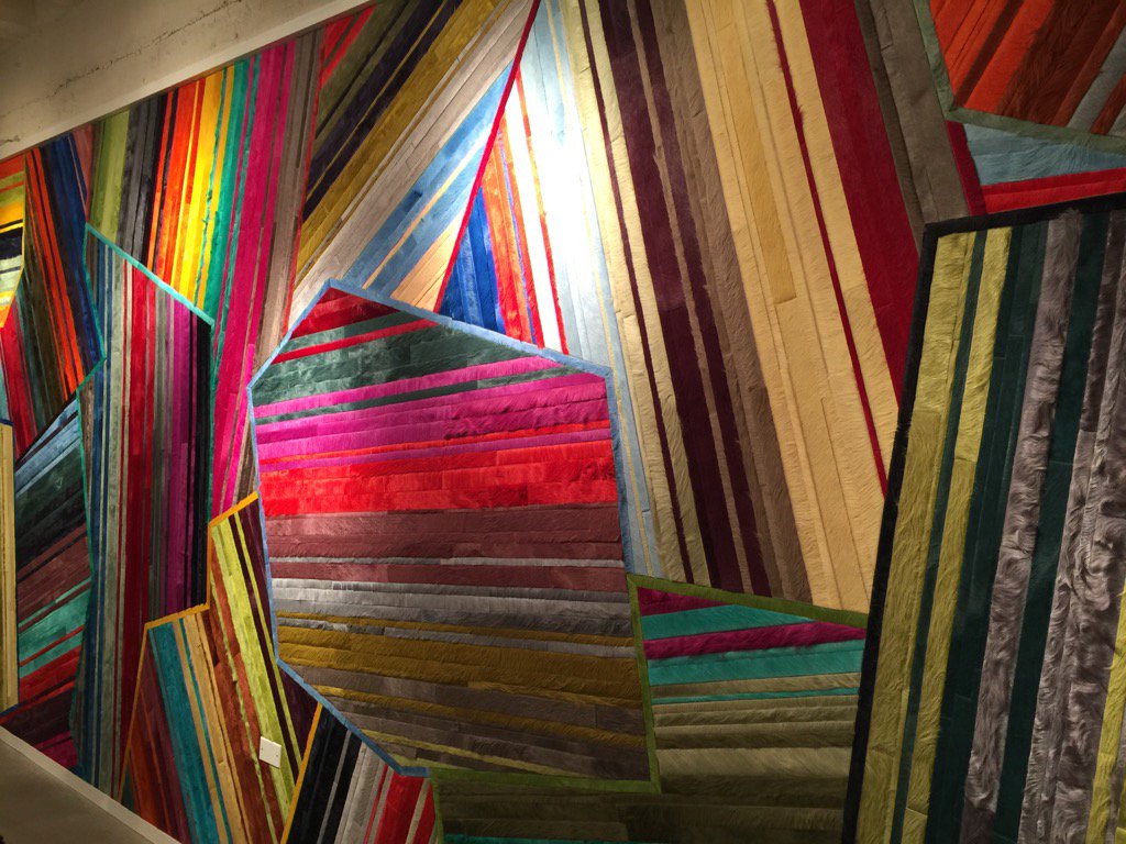 willow_tree_des's tweet photo. Gorgeous!! Hair on hide design#interiordesign#edelmanleather#NeoCon2016 https://t.co/hemIceWBOD