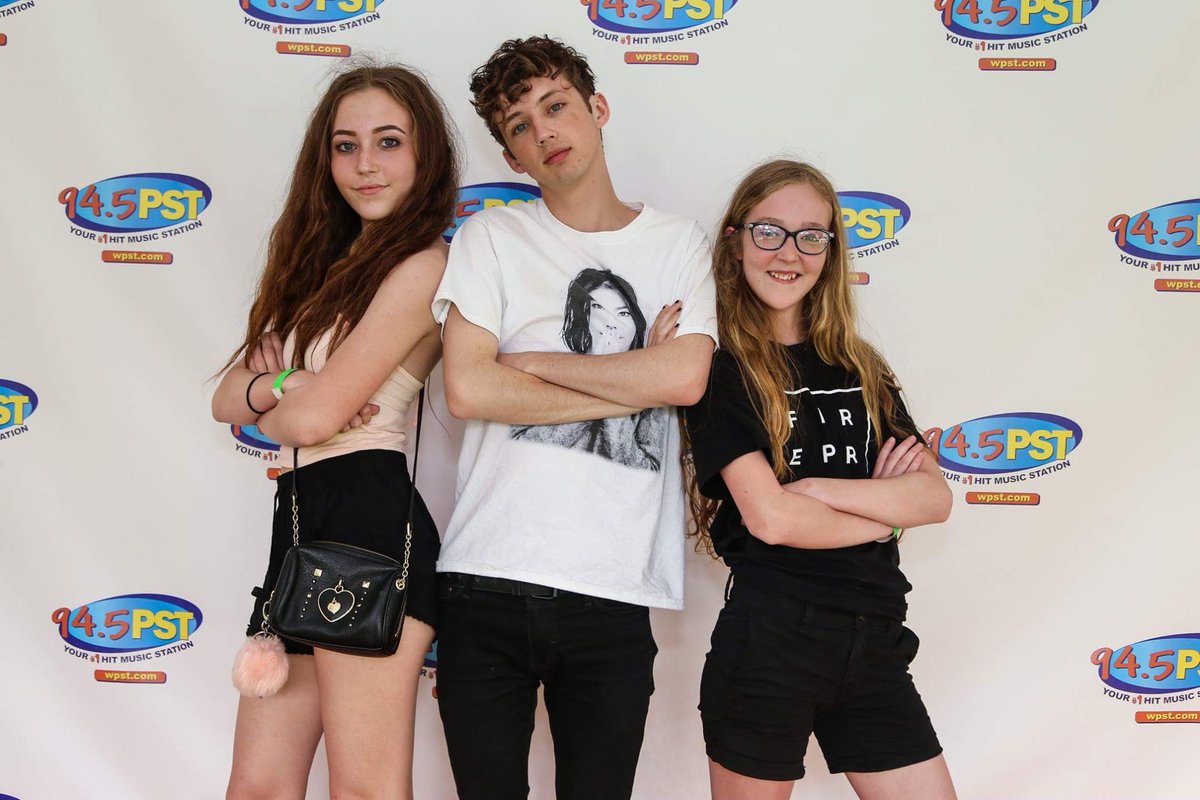 TroyeSivanArg's tweet photo. Fotos del M&G en #pstsummerbash: https://t.co/DBujYDIwJP πππ https://t.co/2bU5VrF4eH