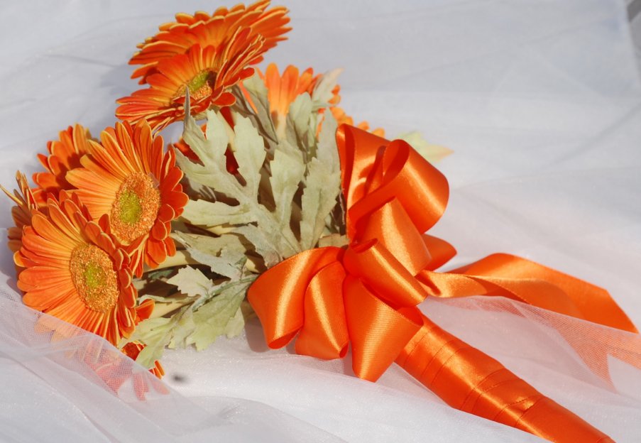 Boasting sweet &amp; succulent scents of orange. This bouquet will make you happy, Literally! ow.ly/aWOu301fi7e