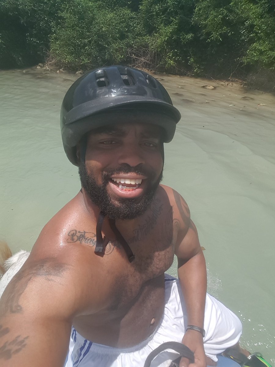 ilayherdownnice's tweet photo. I finally rode a horse. #creatingamoment #memories #Jamaica https://t.co/c6NAWnCfPr